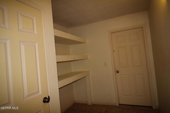 Building Photo - 456 Passmore Rd