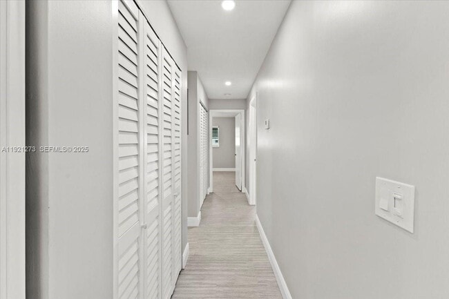 Building Photo - 1020 NW 88th Ave