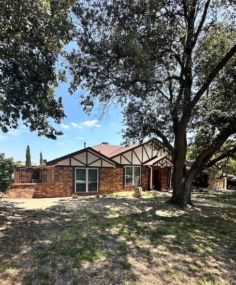 Building Photo - 3018 Apple Valley Dr