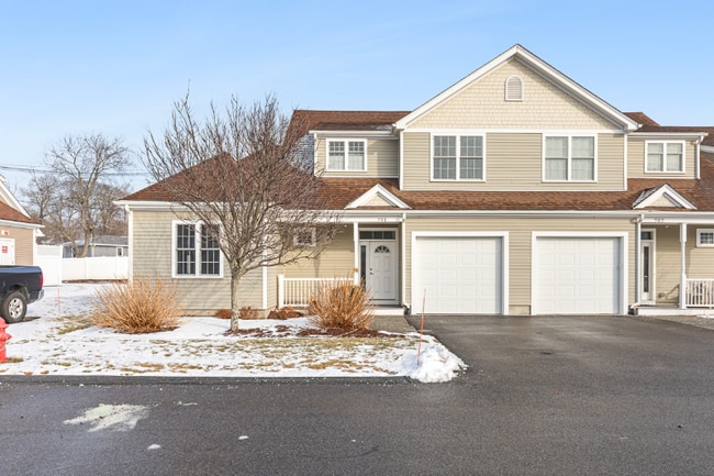 Building Photo - 70 Endicott St