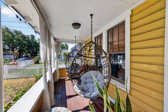 Building Photo - Stunning 4-bedroom home in Tampa! (Bonus room)