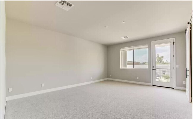 Building Photo - 1111 E Missouri Ave