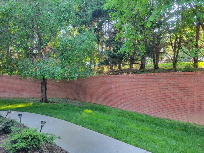 Building Photo - 12821 High Oak Rd