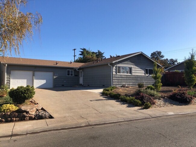 Building Photo - 3-Bed 2-Bath North Chico Residential