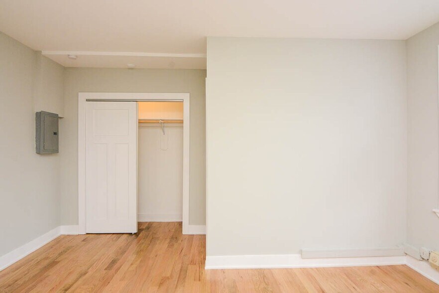 Building Photo - 4551 N Damen Ave