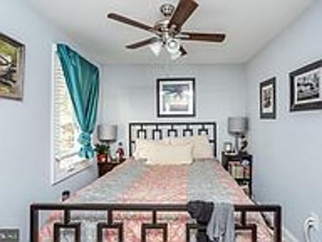 Building Photo - Gorgeously Renovated Upper Fells Point 2bd...