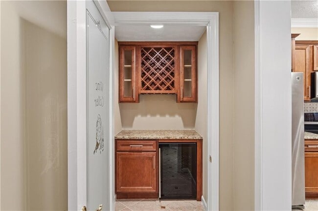 Building Photo - 130 S Links Dr