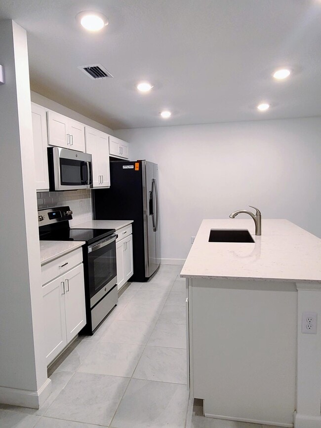 Building Photo - 6745 Broadwater Ln