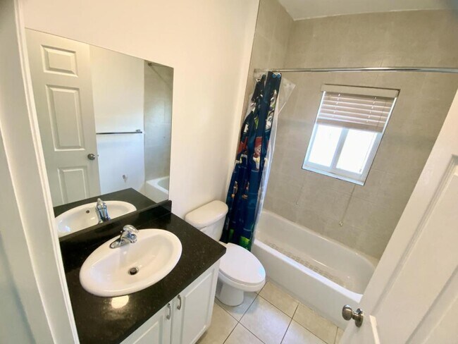 Building Photo - 820 NW 2nd Ave