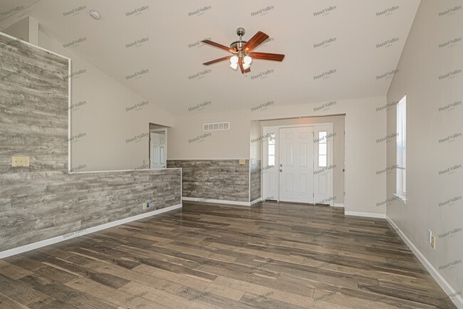 Building Photo - 423 Stonewater Dr