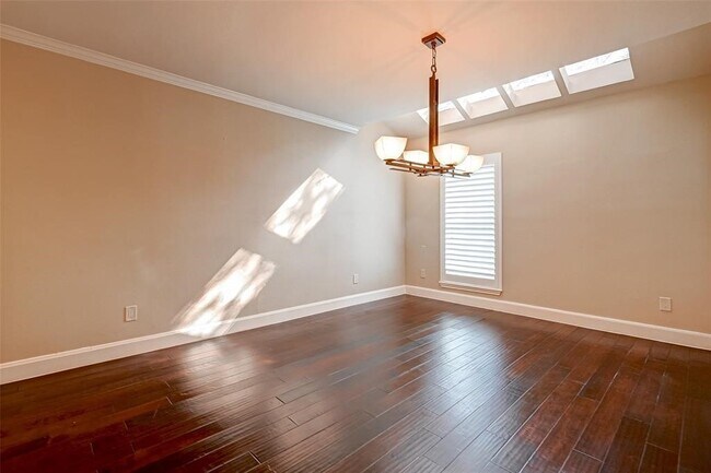 Building Photo - 1926 Augusta Dr