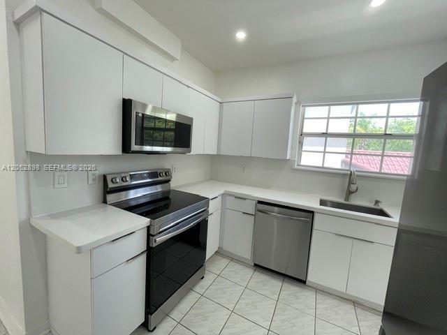 Building Photo - 502 Madeira Ave