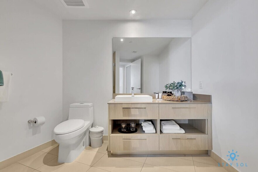 Building Photo - 4111 S Ocean Dr