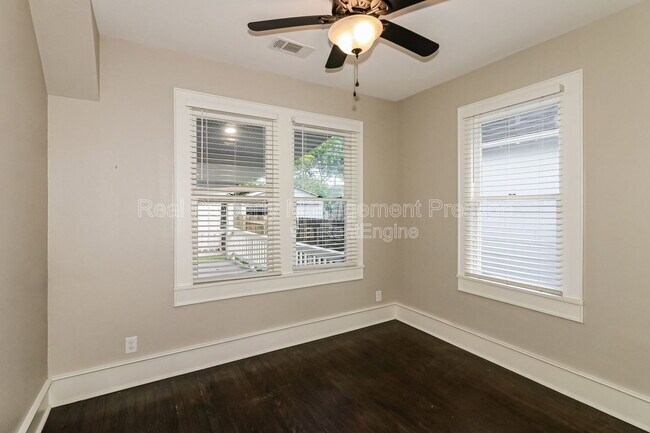Building Photo - 4715 Avenue P 1/2