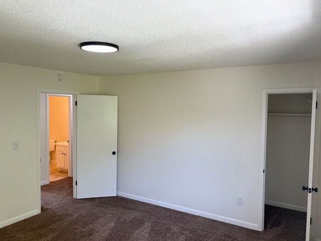 Building Photo - Affordable 2 bedroom Duplex w/Yard