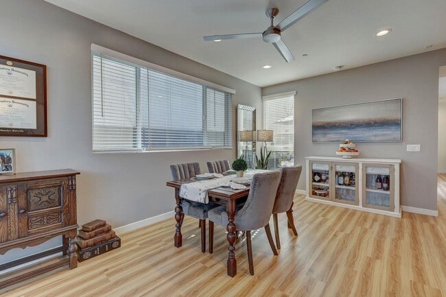 Building Photo - Available Modern Long Term Unfurnished hom...