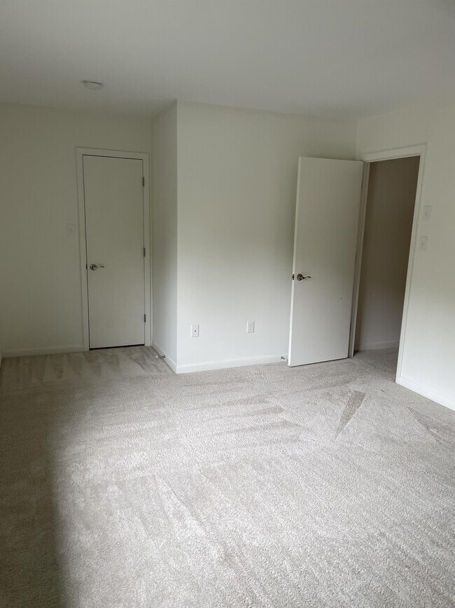 Building Photo - 161 Harvest Dr