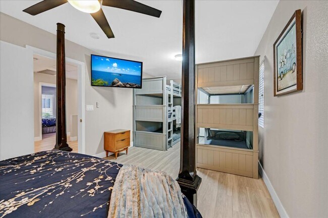 Building Photo - 2735 Peekskill Ave