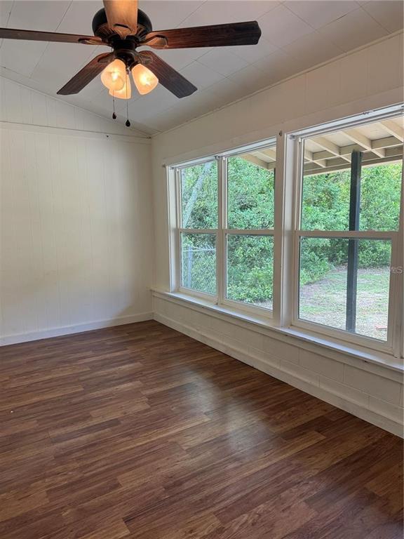 Building Photo - 1570 W Beresford Ave