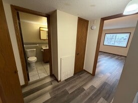 Building Photo - Eastwood Manor Apartments