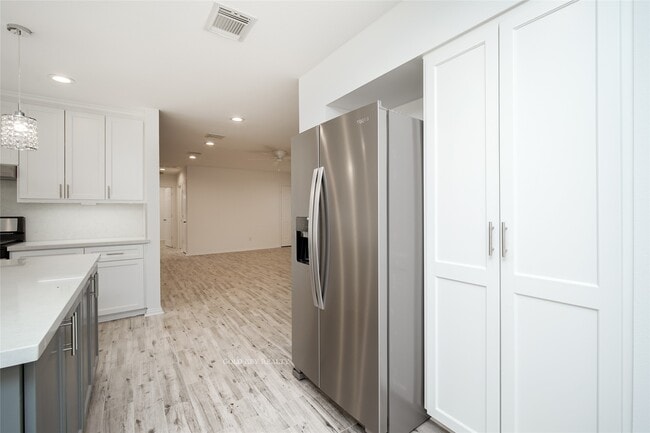 Building Photo - 218 Ishmeal St