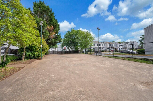 Building Photo - 102 Piccadilly Ln