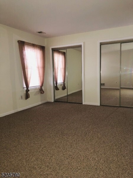 Building Photo - Renovated ground floor condo!