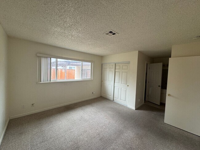 Building Photo - Beautiful Home in Great Neighborhood! Avai...