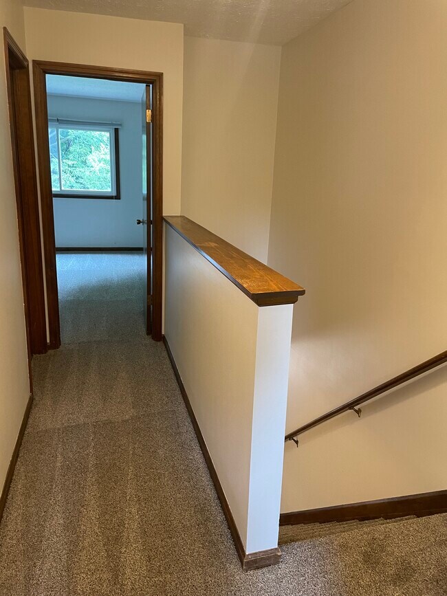 Building Photo - 3240 Brookview Way