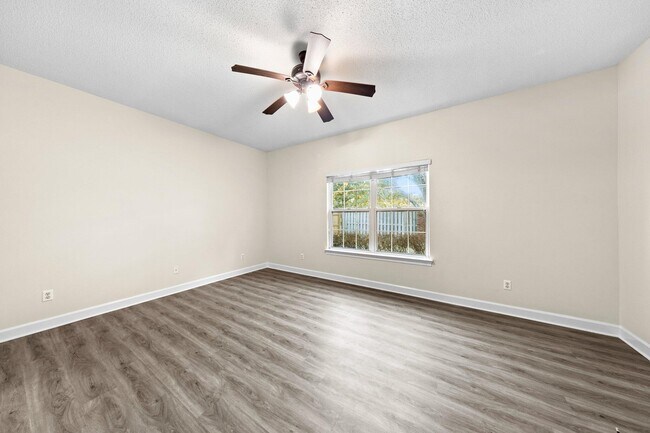 Building Photo - 1472 The Crossings