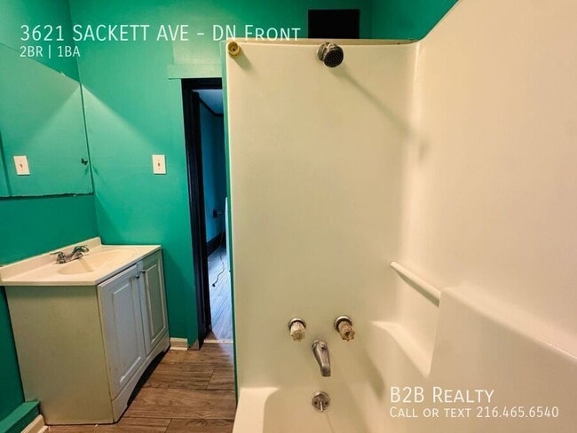 Building Photo - 3621 Sackett Ave