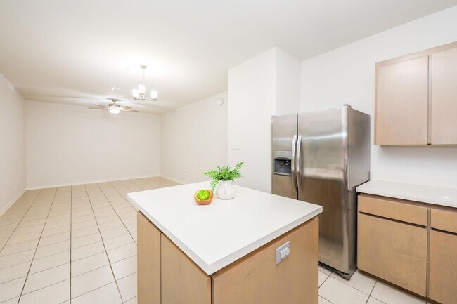 Building Photo - 1511 Don Camilo Blvd