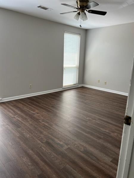 Building Photo - 1130 Riverbend Club Dr SE