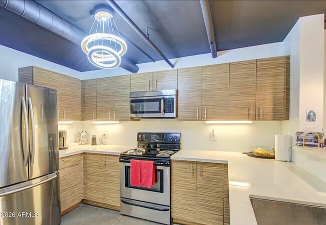 Building Photo - 535 W Thomas Rd