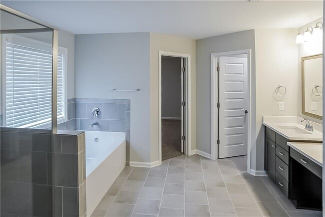 Building Photo - 1150 Red Bud Cir