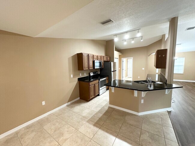 Building Photo - 12 Robin Pl