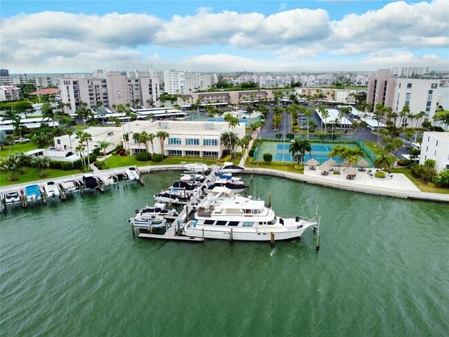 Building Photo - 7401 Bay Island Dr S