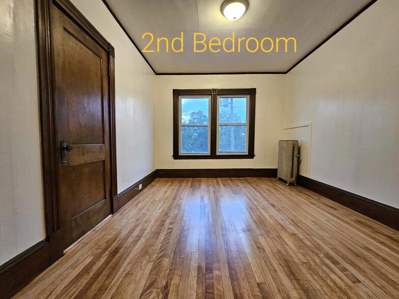 Hardwood floors throughout - 489 Lincoln St