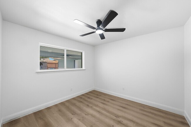 Building Photo - 7765 El Pensador Dr