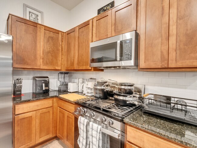 Building Photo - 401 Magnolia Ln
