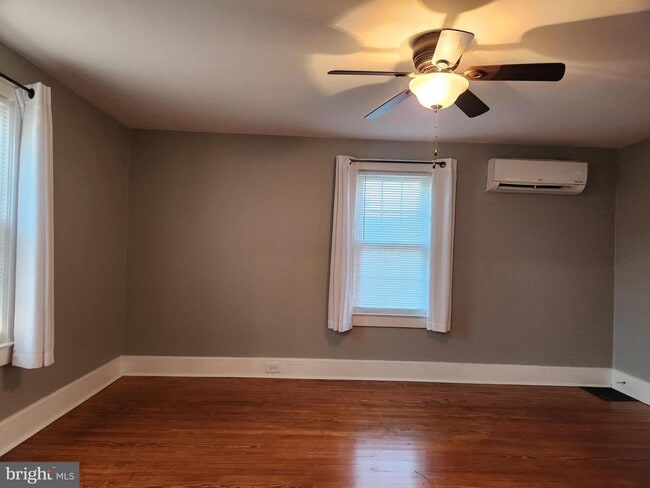 Building Photo - 114 N Pine St