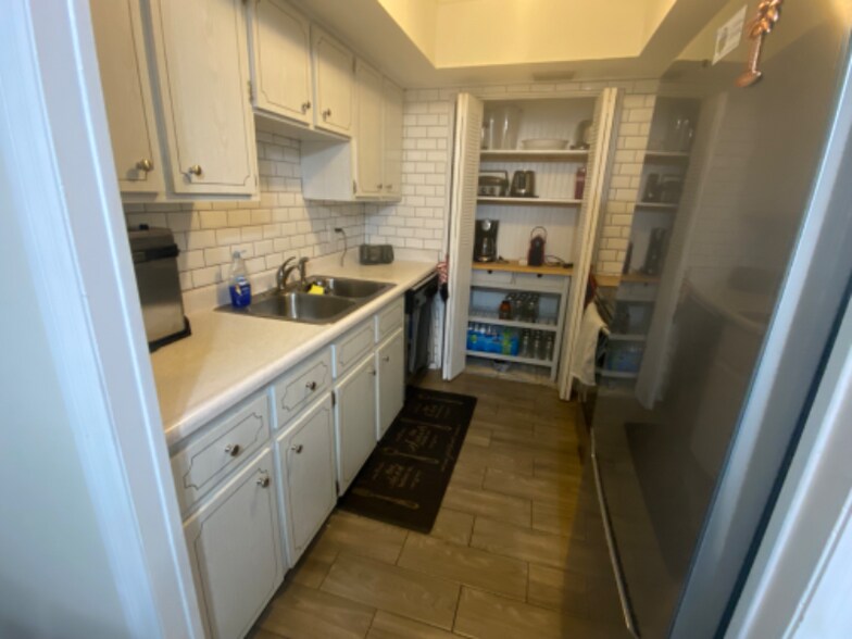 Building Photo - 1235 S Highland Ave