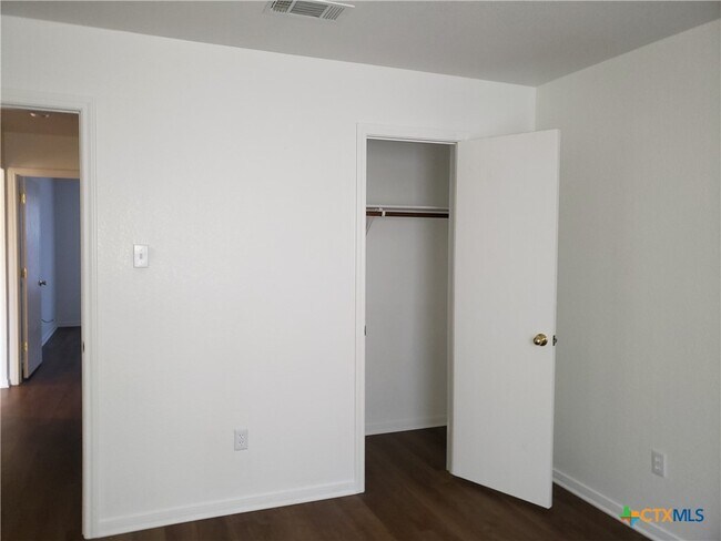 Building Photo - 4201 Primrose Dr