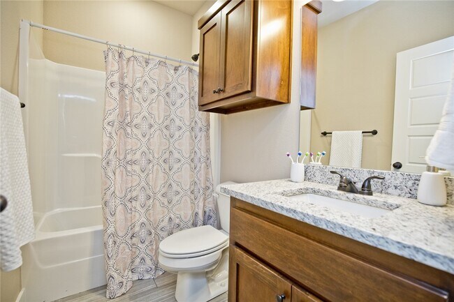 Building Photo - 2629 N Justin Dr