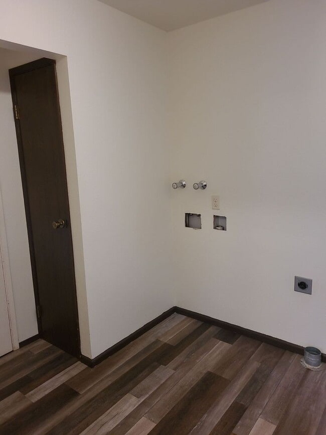 Building Photo - House with Bonus Room & Garage