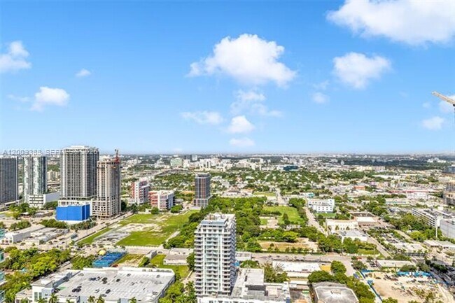 Building Photo - 1800 N Bayshore Dr