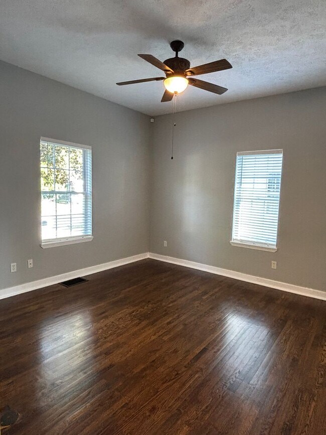 Building Photo - Gorgeous 3 Bed 2 Bath Home Available NOW!!!
