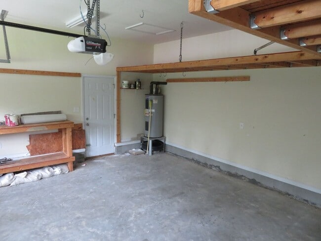 Building Photo - 3 Br 2.5 BA in Southwest