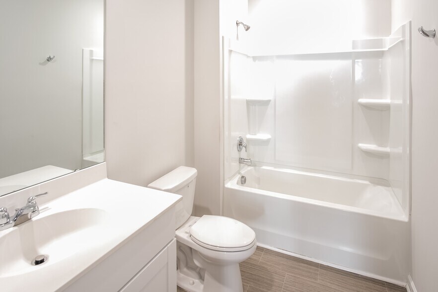 Building Photo - 120 S Reindeer Rd