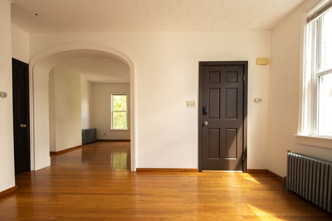 Entry/Dining Room - 102 11th St